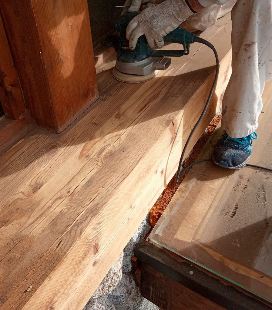 Liar madera en pino al exterior