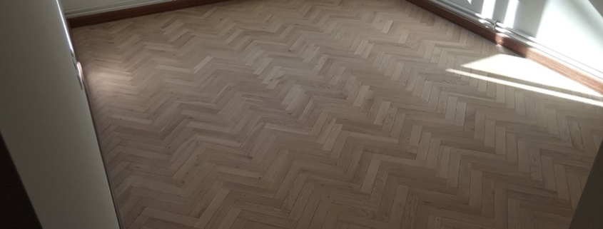 Madera de roble preparada y lijada